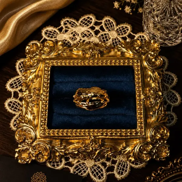 EVARA AURELLE SCULPT RING