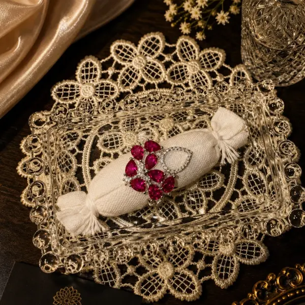 EVARA RUBELLA BLOOM RING