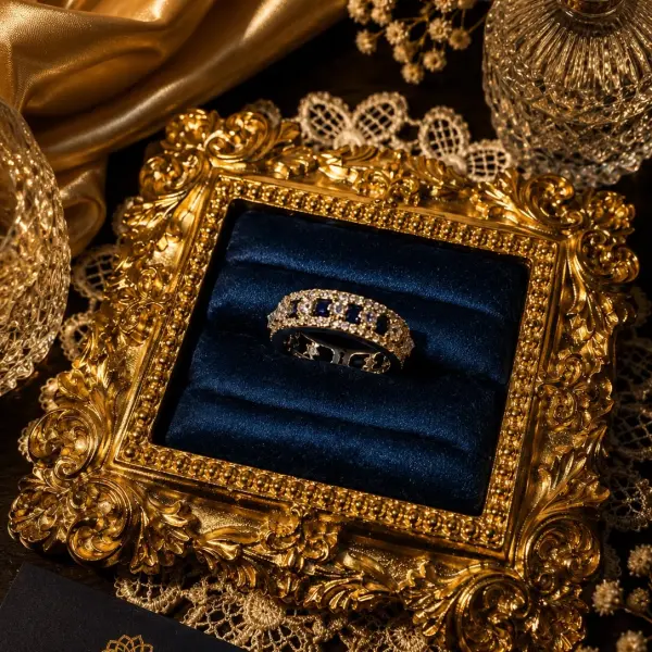 EVARA SAPPHIRÉ ETERNITY RING