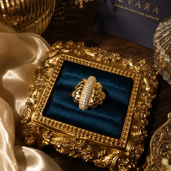 EVARA AURELIA PAVÉ RING
